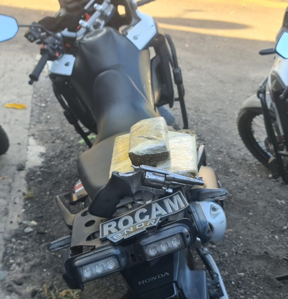 Jovem é preso por tráfico de drogas e posse ilegal de arma de fogo, em Arapiraca