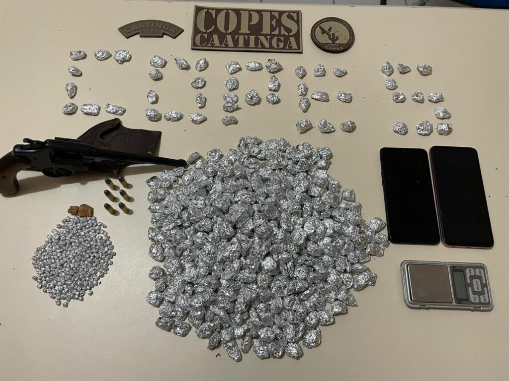 Militares prendem dois suspeitos de tráfico de drogas, em São José da Tapera