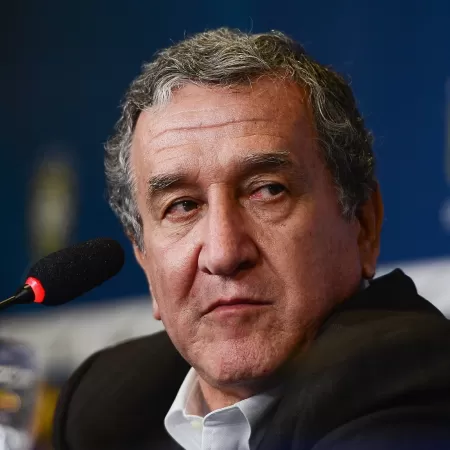 CBF diz que ex-técnico da Seleção, Carlos Alberto Parreira, realiza tratamento contra linfoma há quatro meses