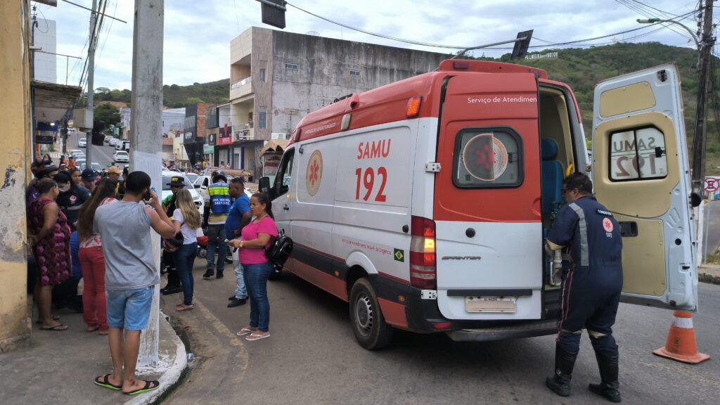 [Vídeo] Colisão entre motocicletas deixa três feridos, em Palmeira dos Índios