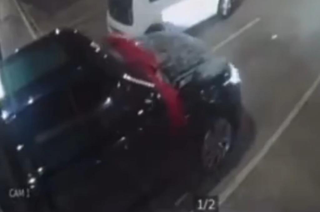 [Vídeo] Carro avaliado em R$ 609 mil é furtado de loja, em Maceió