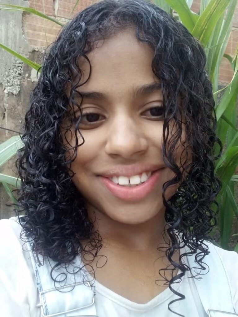 Jovem encontrada morta em calçada foi abusada sexualmente, segundo a Polícia Civil