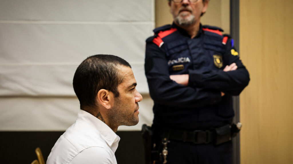 Daniel Alves planejava fugir para o Brasil, revela ex-companheiro de cela