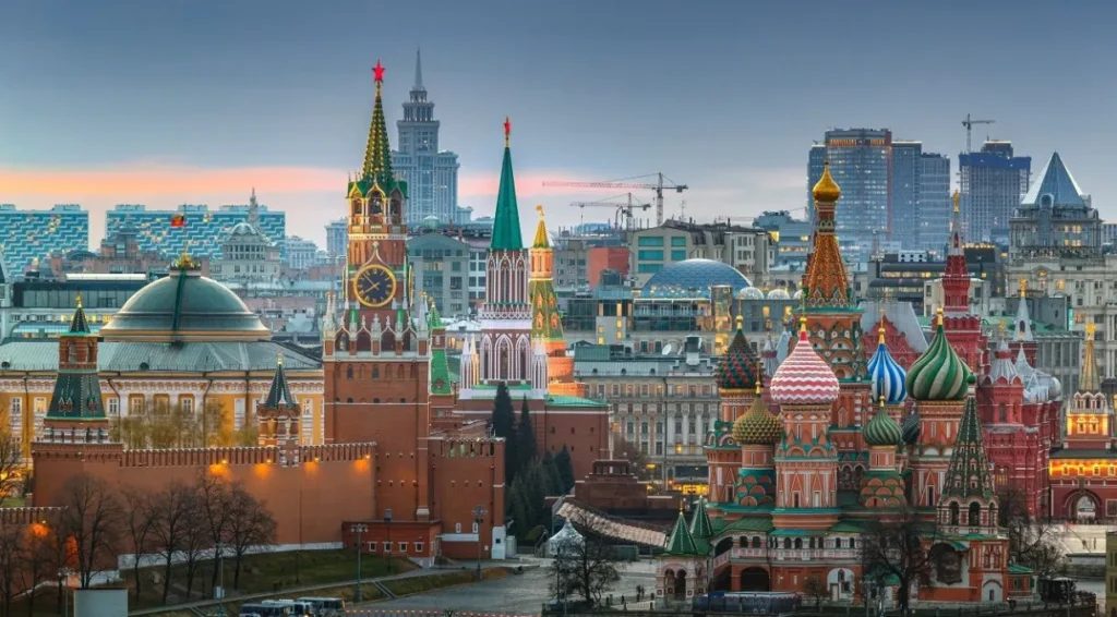 Rússia tenta desenvolver arma nuclear para destruir satélites com onda de energia massiva, dizem fontes