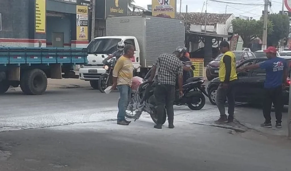 Motocicleta é foco de incêndio, em Arapiraca