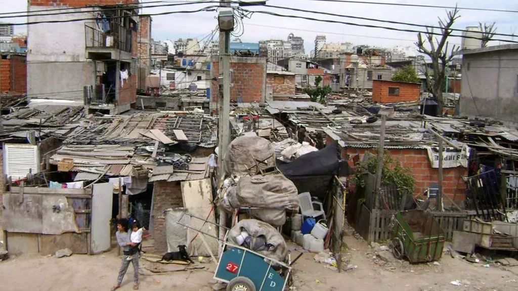 Nível de pobreza da Argentina passa de 55%, aponta relatório