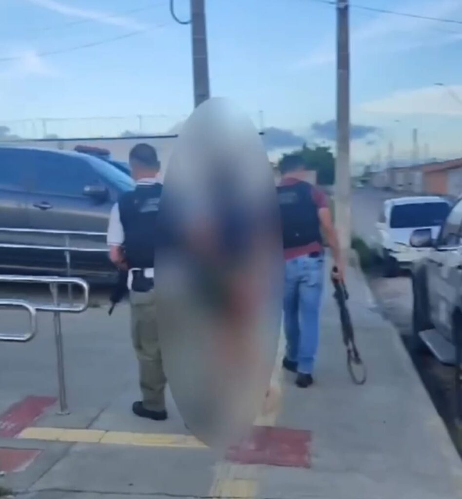 [Vídeo] Polícia Civil prende mulher que tentou entrar com maconha em delegacia de Alagoas