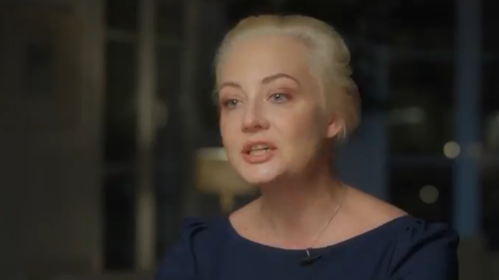 Viúva de principal opositor de Putin diz que continuará luta do marido