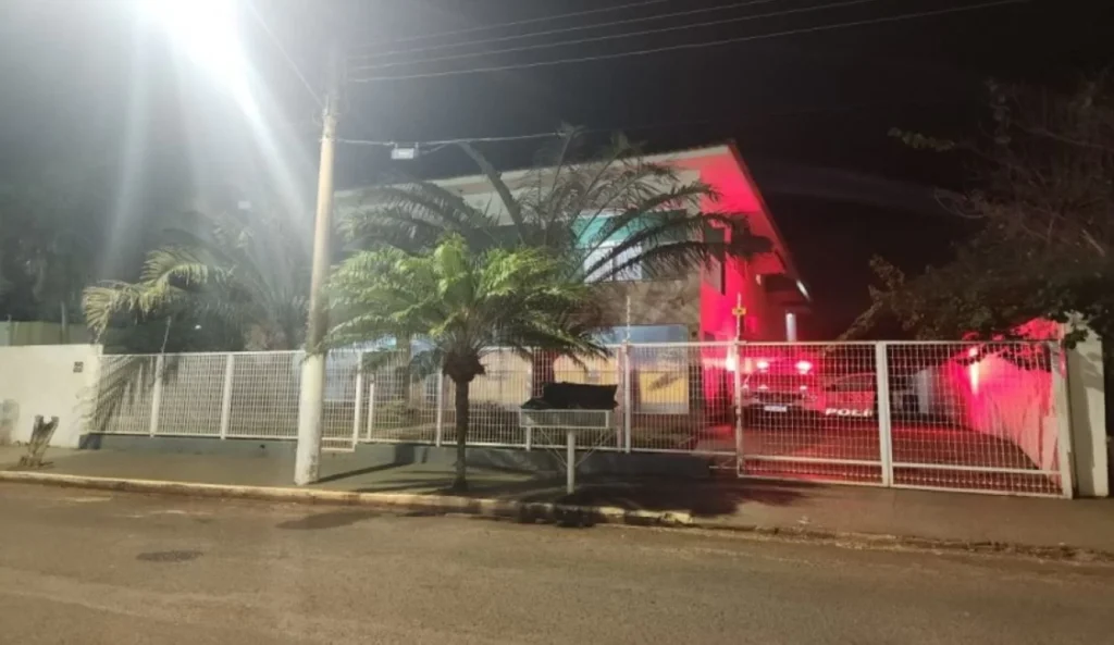 Homem de 41 anos é morto com golpe de caneta no pescoço em clínica