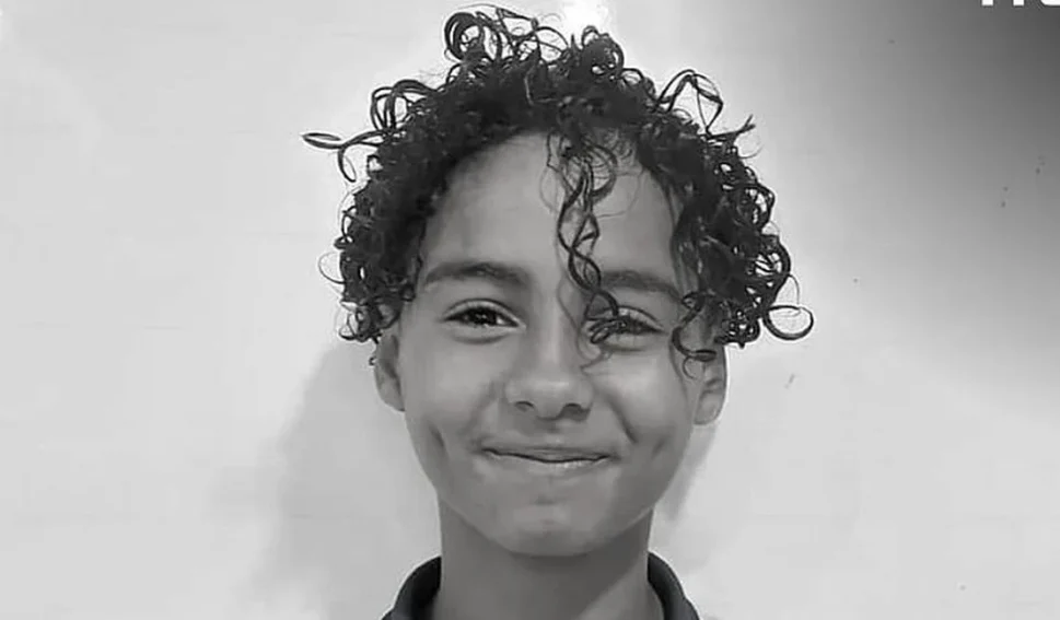 Jovem de 12 anos vai a óbito após sofrer choque elétrico com secador encontrado no lixo
