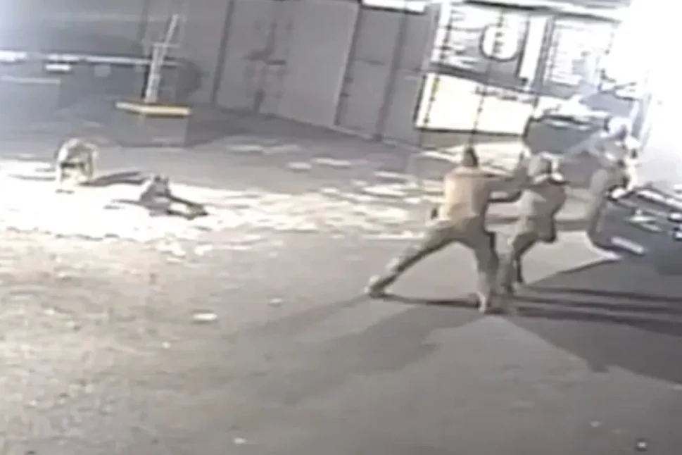 [Vídeo] Discordância sobre escala de trabalho causa briga entre dois policiais, em SP