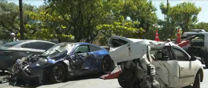 Colisão entre Porsche e Renault causa a morte de motorista por aplicativo, em SP