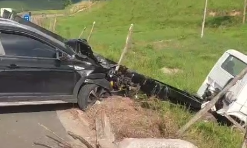 [Vídeo] Acidente com quatro veículos é registrado na BR-104, em Murici