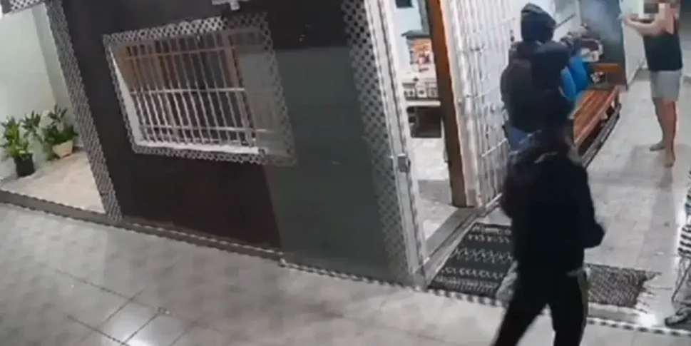 [Vídeo] Idoso morre após tentar confrontar assaltantes, em Itanhaém (SP)