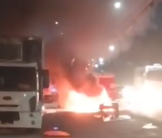 [Vídeo] Carro vira foco de incêndio em posto de combustíveis, em Maceió