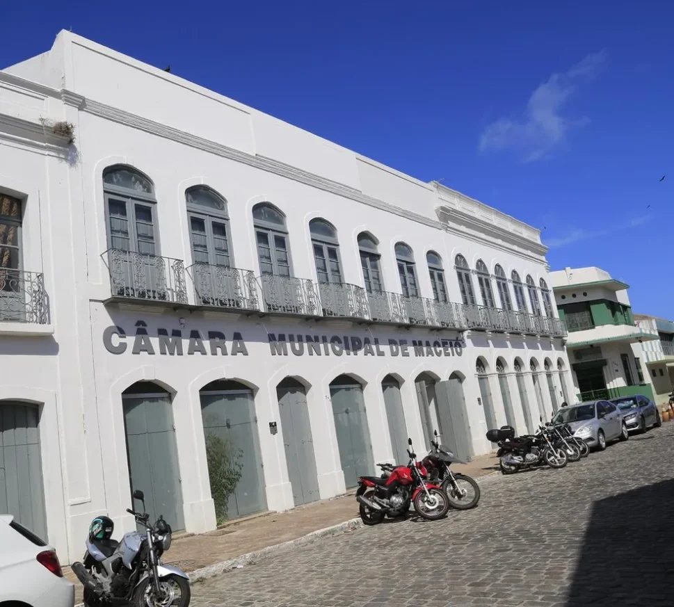 Câmara de Vereadores de Maceió publica edital de concurso público com salários de até R$ 37 mil