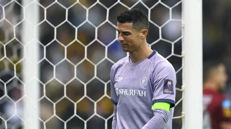 Cristiano Ronaldo pega um jogo de suspensão após gesto obsceno e terá de pagar multa