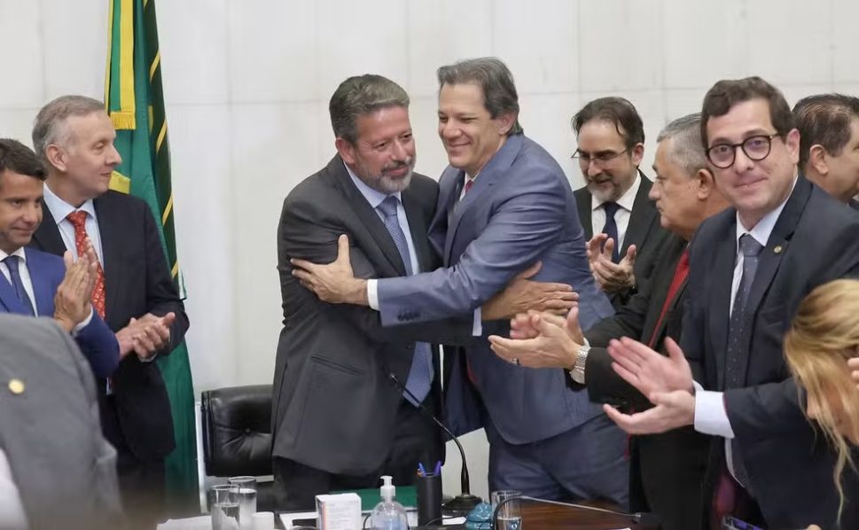 Reforma tributária: governo detalha propostas para cesta básica, ‘cashback’ e ‘imposto do pecado’