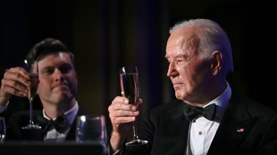 Biden faz piadas sobre Trump em jantar anual: ‘Sou um homem adulto concorrendo com uma criança de 6 anos’