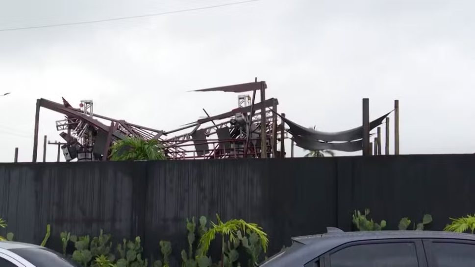 Estrutura de casa de shows desaba em João Pessoa durante festa e deixa dezenas de feridos