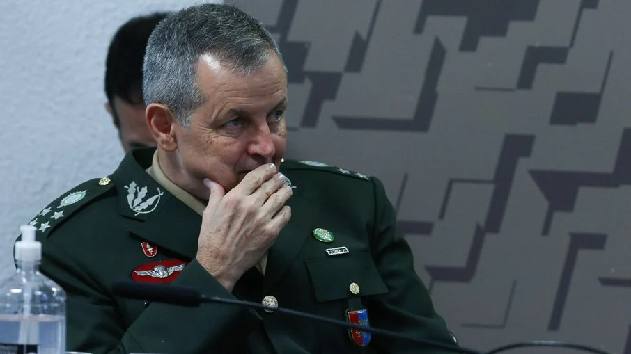 [Vídeo] Comandante do Exército compara gastos para manter quartéis e para manter universidades