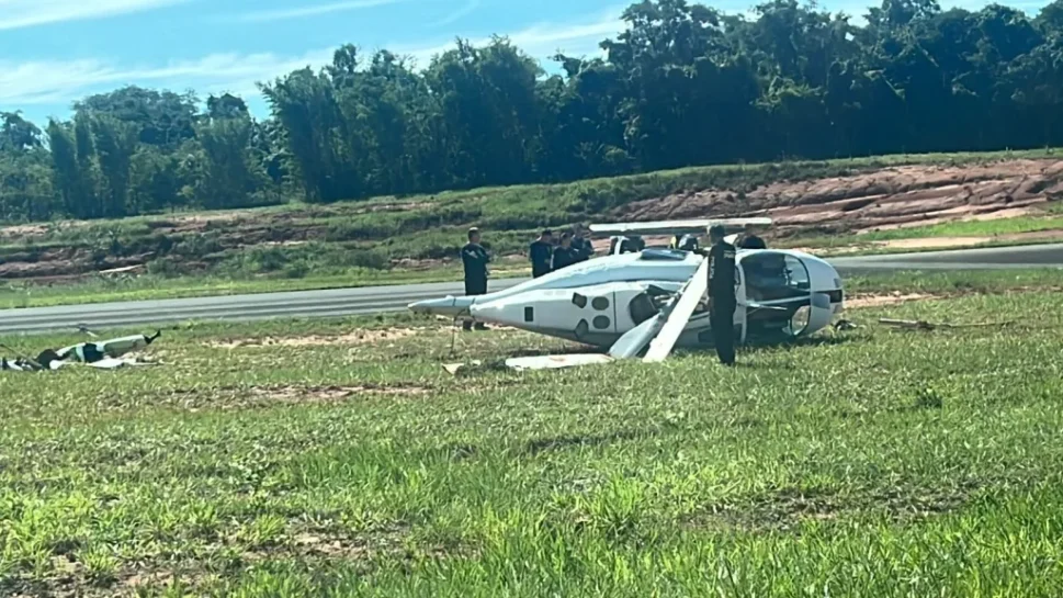 Helicóptero com quatro passageiros cai em aeroporto de Campo Grande (MS)