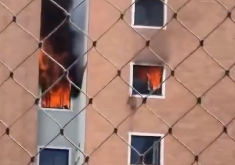 [Vídeo] Apartamento é foco de incêndio em prédio de Fortaleza