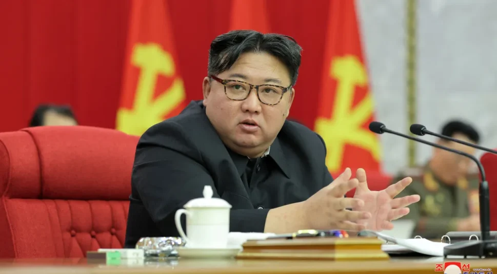 Kim Jong Un diz que agora é hora de se preparar para a guerra, diz agência