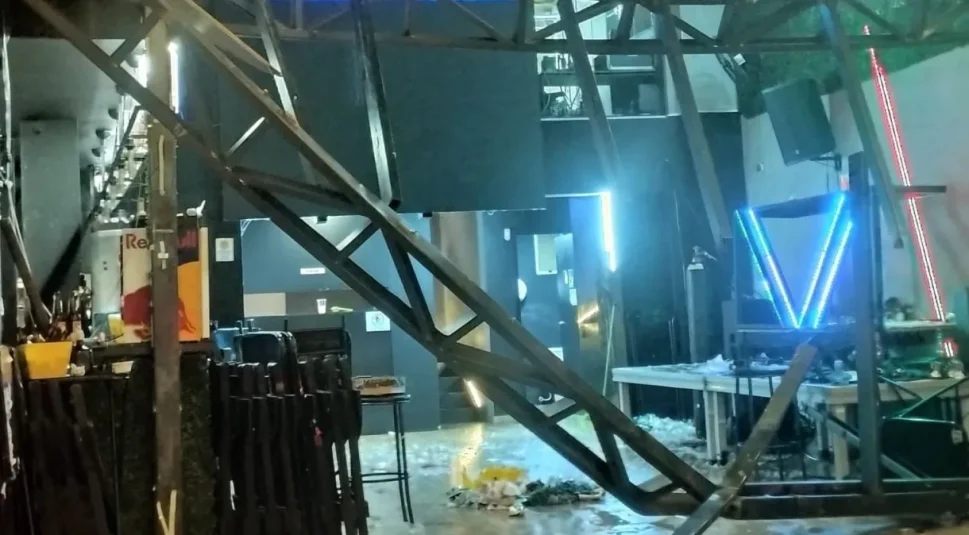 Mezanino de bar desaba e 11 pessoas ficam feridas, no DF