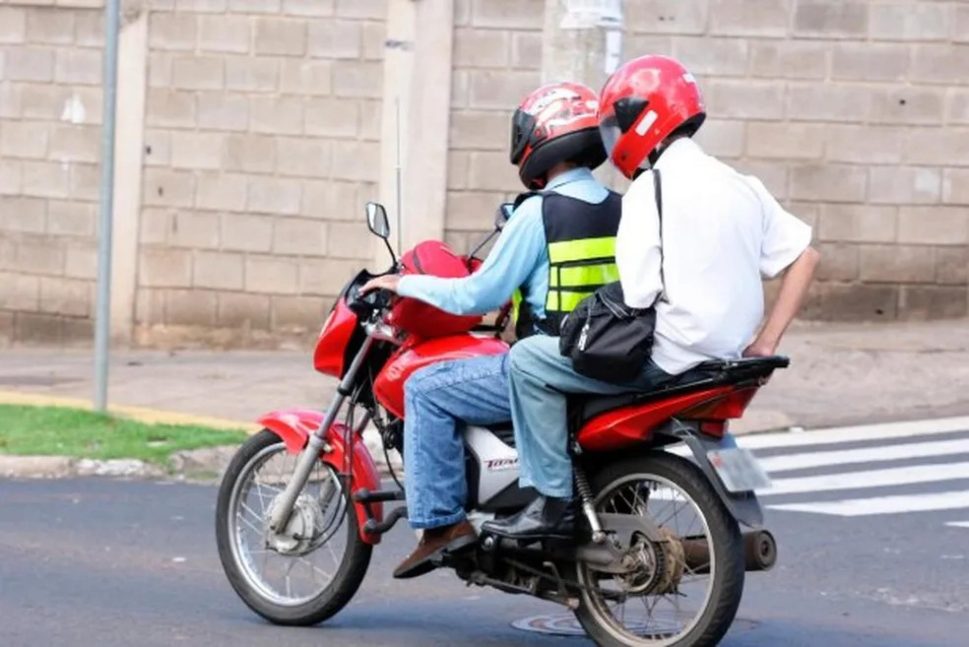 Detran reduz em 50% quatro taxas para mototaxistas e motofretistas
