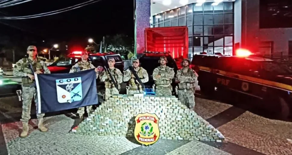 Ação policial resulta na prisão de dois caminhoneiros e na apreensão de 400 kg de cocaína