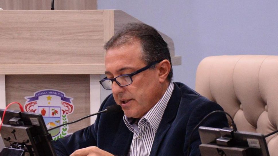 [Vídeo] Garçom esfaqueia três pessoas e vereador vai a óbito, no Ceará