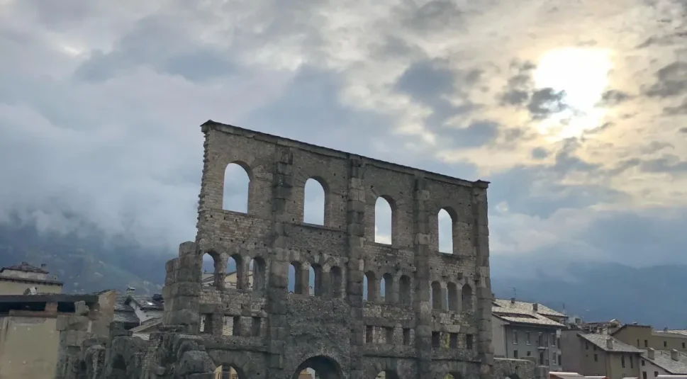 Turista francesa morre depois de fazer desafio do TikTok na Itália