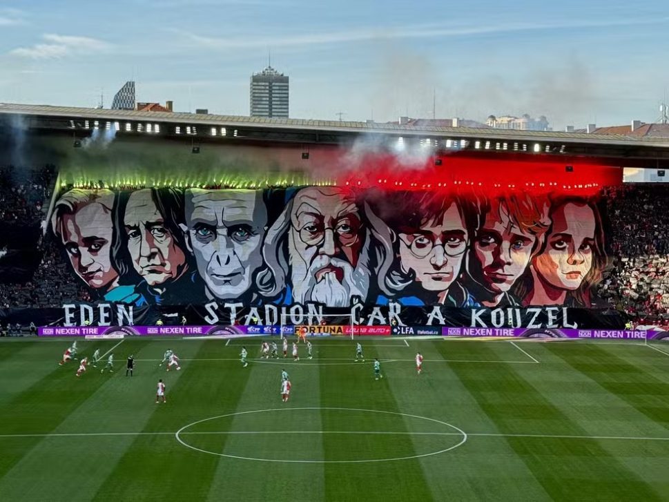 Torcida recria cena de “Harry Potter” e impressiona jogadores