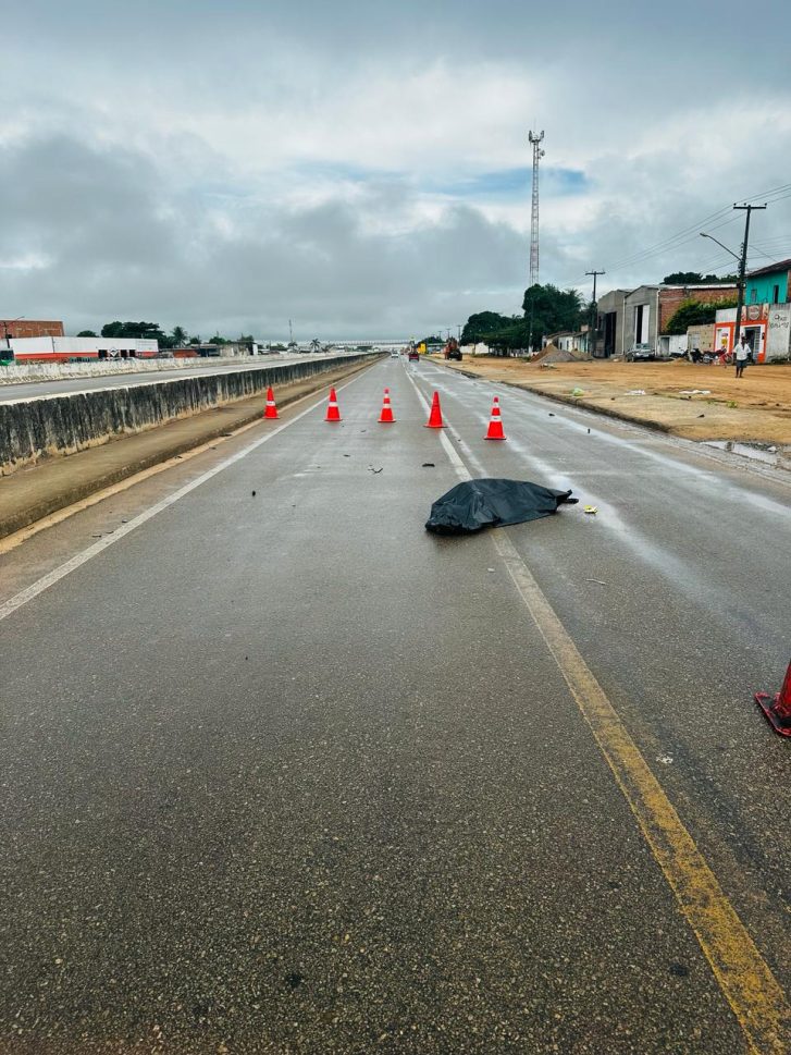 Motociclista atropela caminhoneiro e foge do local, em Teotônio Vilela