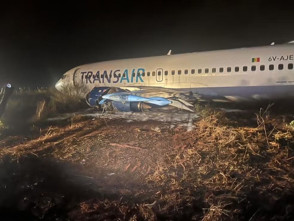 Boeing 737 derrapa na pista do aeroporto de Dacar, no Senegal, e 11 ficam feridos