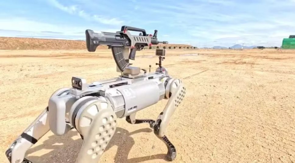 [Vídeo] Exército chinês apresenta cães robôs armados com rifles