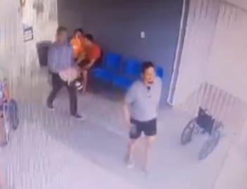 [Vídeo] Homem é assassinado com disparos de arma de fogo, em Arapiraca