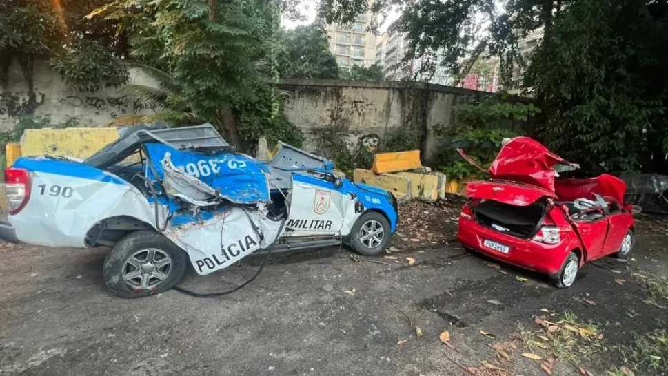 Perseguição policial termina em acidente e quatro mortos, sendo dois PMs