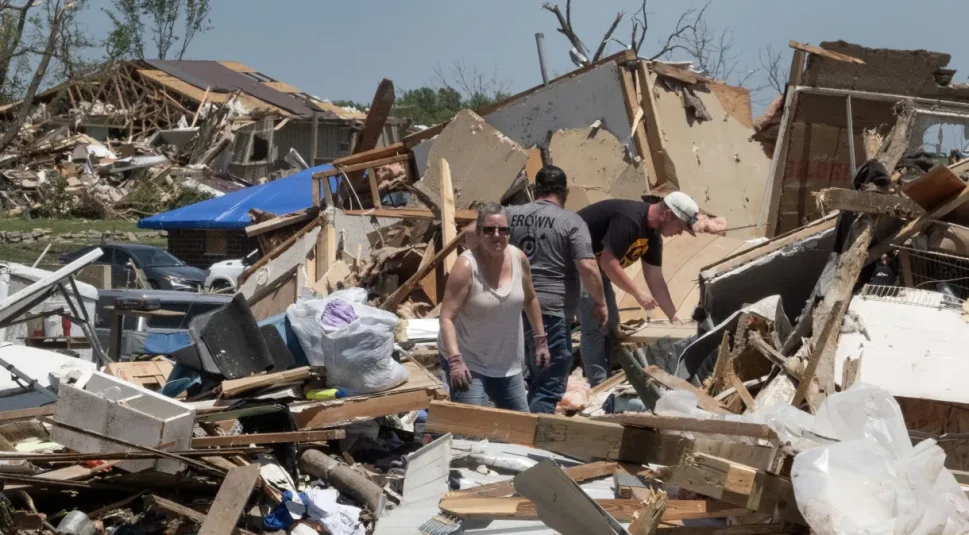 Tempestades e tornados deixam ao menos 18 mortos nos EUA