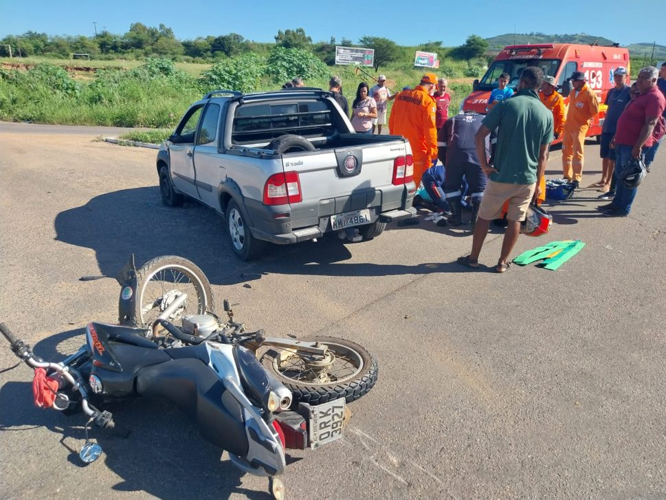 [Áudio e vídeo] Colisão deixa uma pessoa ferida, próximo ao viaduto de Palmeira dos Índios