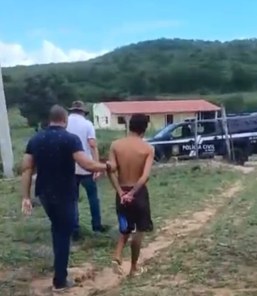 [Vídeo] Em Poço das Trincheiras, polícia prende jovem que tentou matar a ex-companheira
