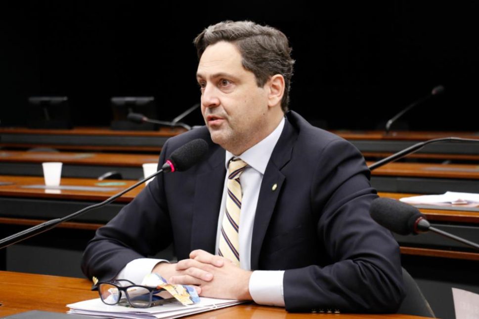 Avança na Câmara PEC que prevê mandato para ministro do STF e esvazia TSE