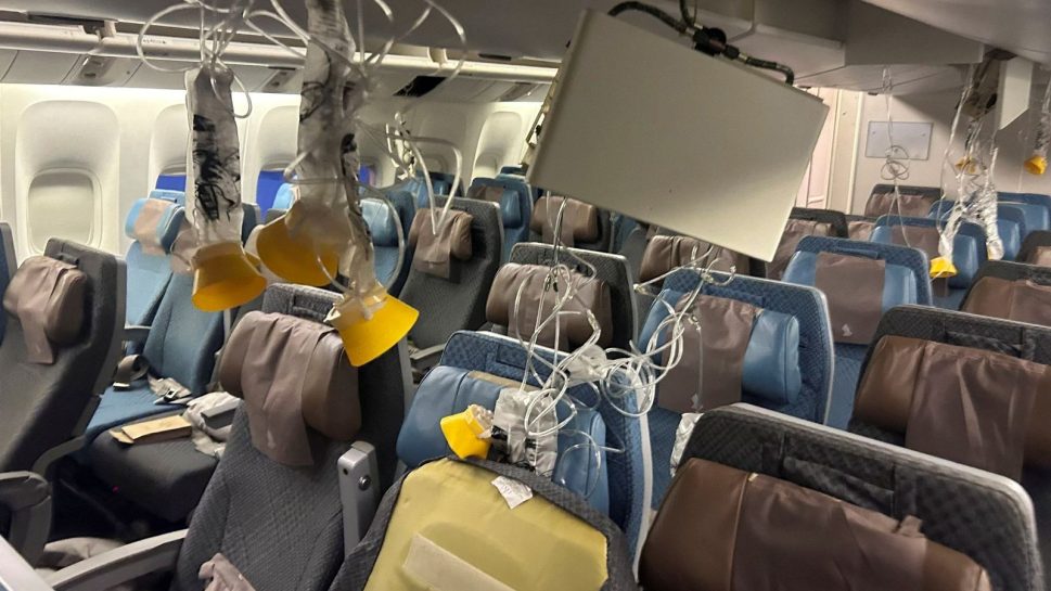 [Vídeo] Forte turbulência em avião causa uma morte e deixa vários feridos durante voo para Singapura