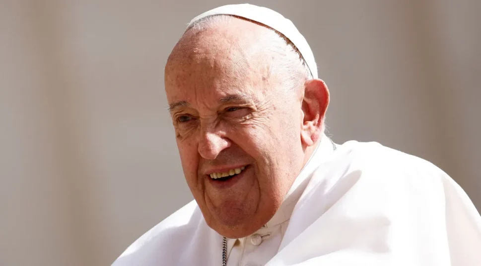 Democracia está com problemas de saúde, diz Papa Francisco