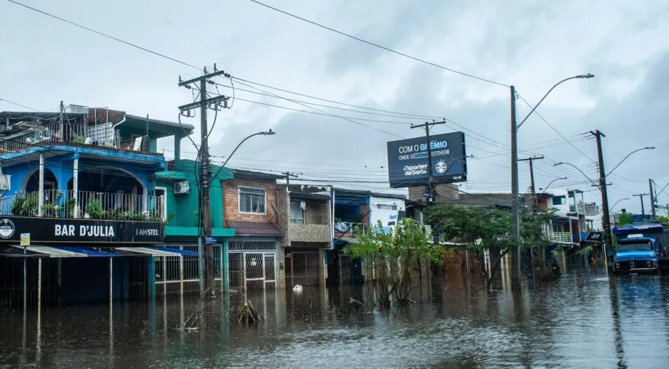 Sobe para 165 o número de mortes por causa das chuvas no RS; nível do Guaíba tem baixa