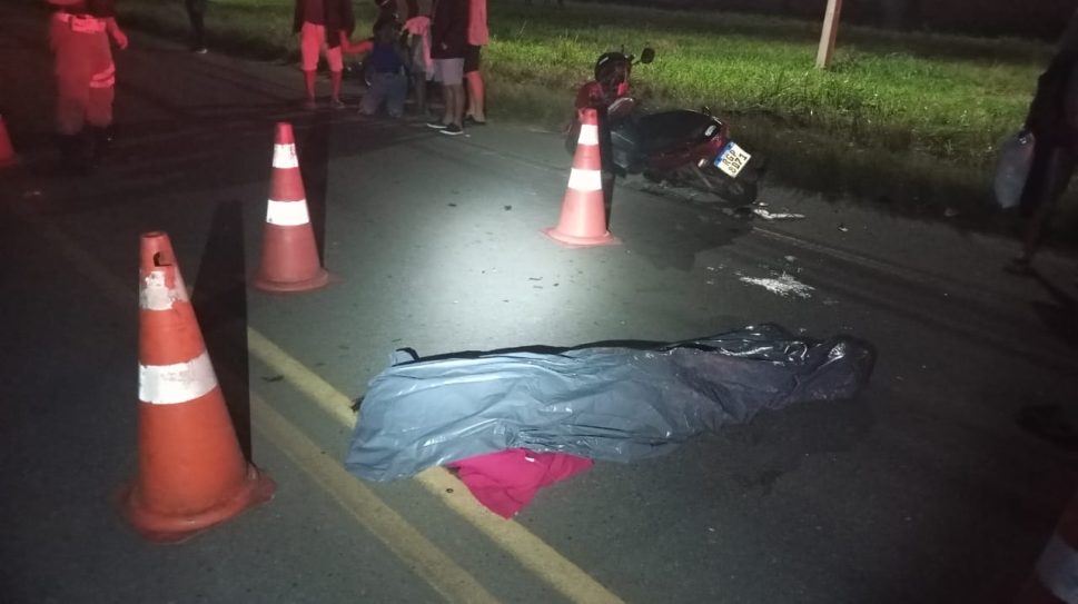 Colisão envolvendo moto e cavalo solto na rodovia deixa uma mulher morta na AL 220, em Arapiraca