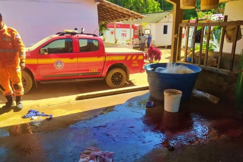 Cilindro de oxigênio explode e dois homens ficam gravemente feridos, em MG