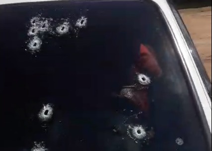 [Vídeo] Homem é morto a tiros dentro de carro, em Taquarana