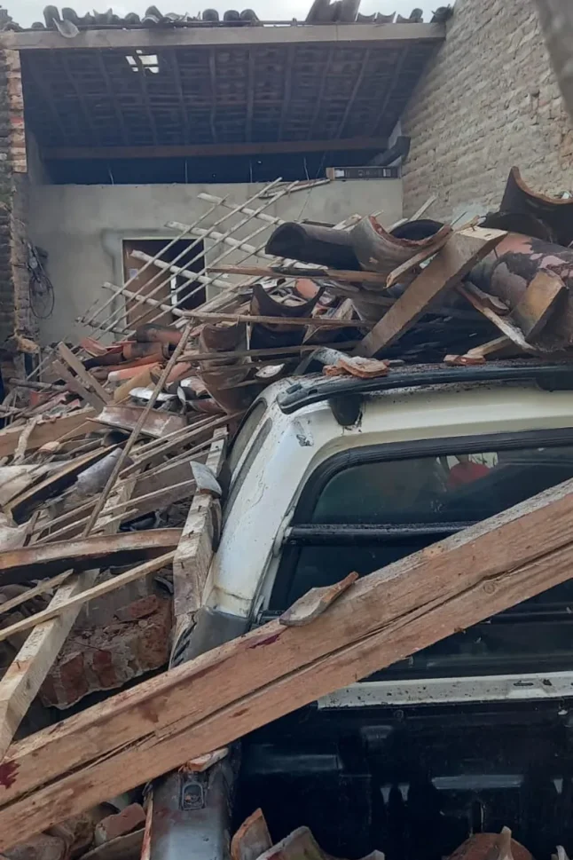 Desabamento de casa em Craíbas deixa idoso ferido; população suspeita de mineradora